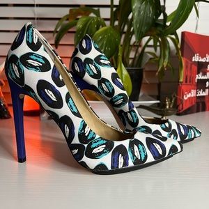 Gorgeous Gwen Stefanie pumps, worn once inside. Pristine shape,and pretty colour